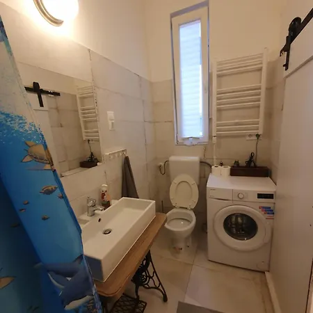 Vintage Near Boulevard With Ac After Renovation *