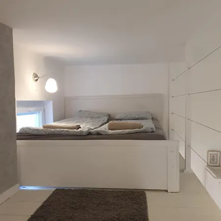 Vintage Near Boulevard With Ac After Renovation