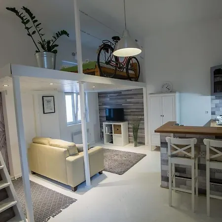 Vintage Near Boulevard With Ac After Renovation بودابست