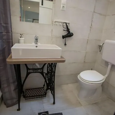 Vintage Near Boulevard With Ac After Renovation شقة *