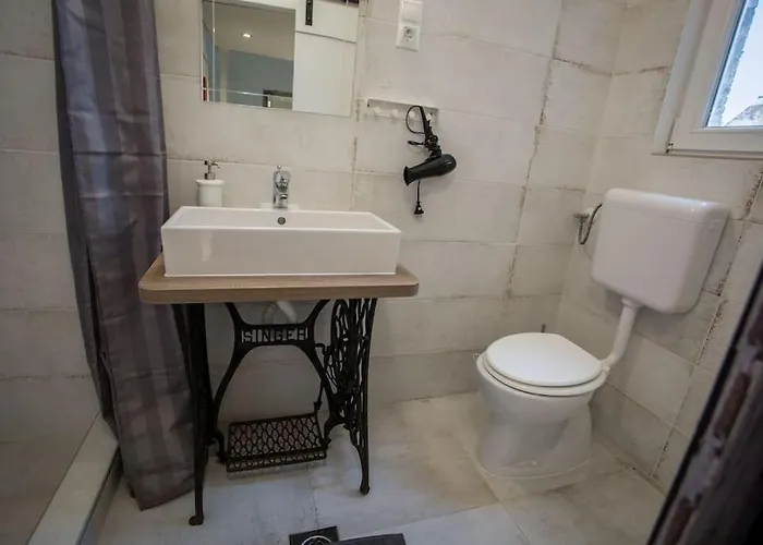 Vintage Near Boulevard With Ac After Renovation Apartment *