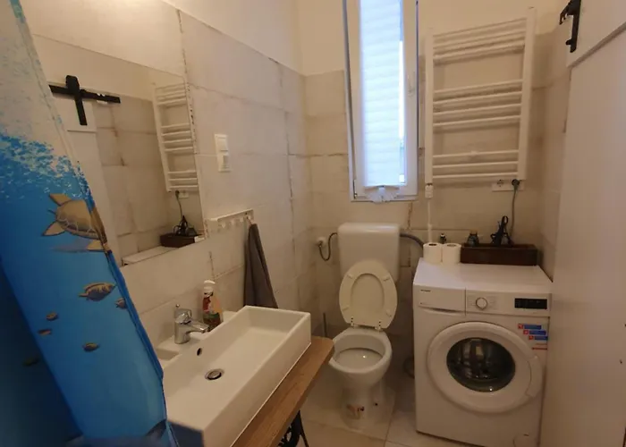 Vintage Near Boulevard With Ac After Renovation *